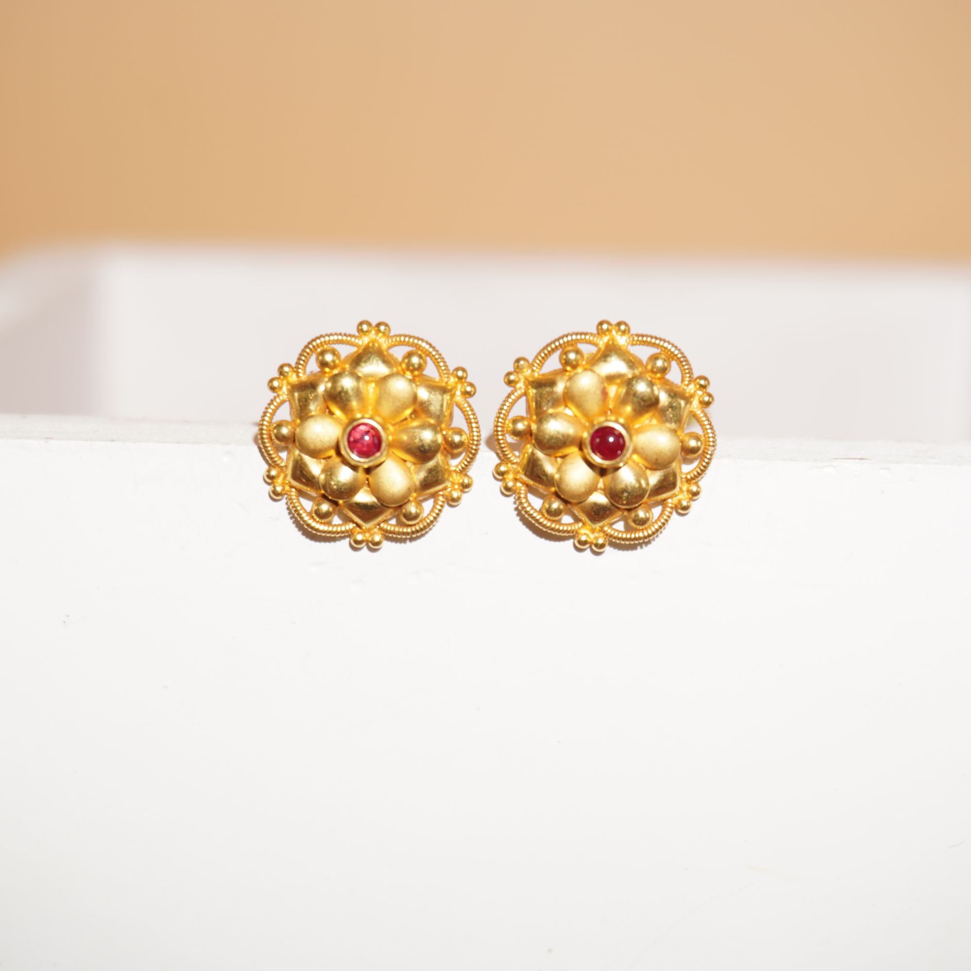 22k Gold Unique Tops Earring 10R8