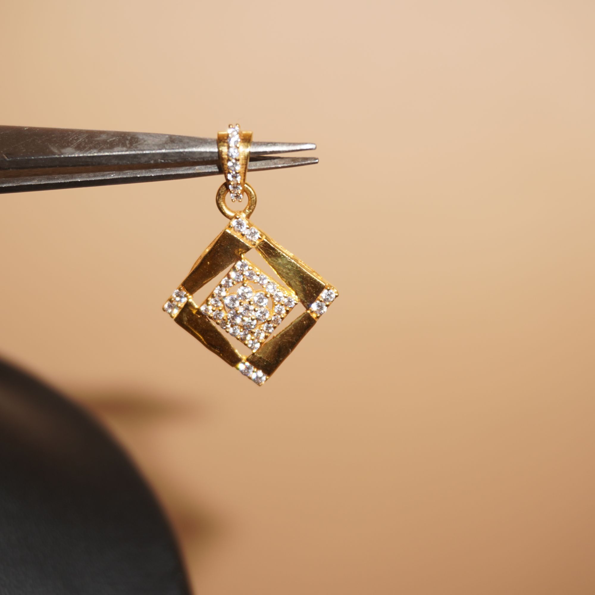 22k Gold Elegant Pendant 11R269