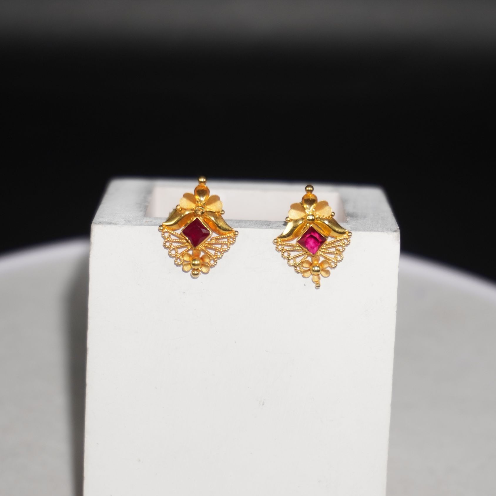 22k Gold Fancy Earrings 10R785