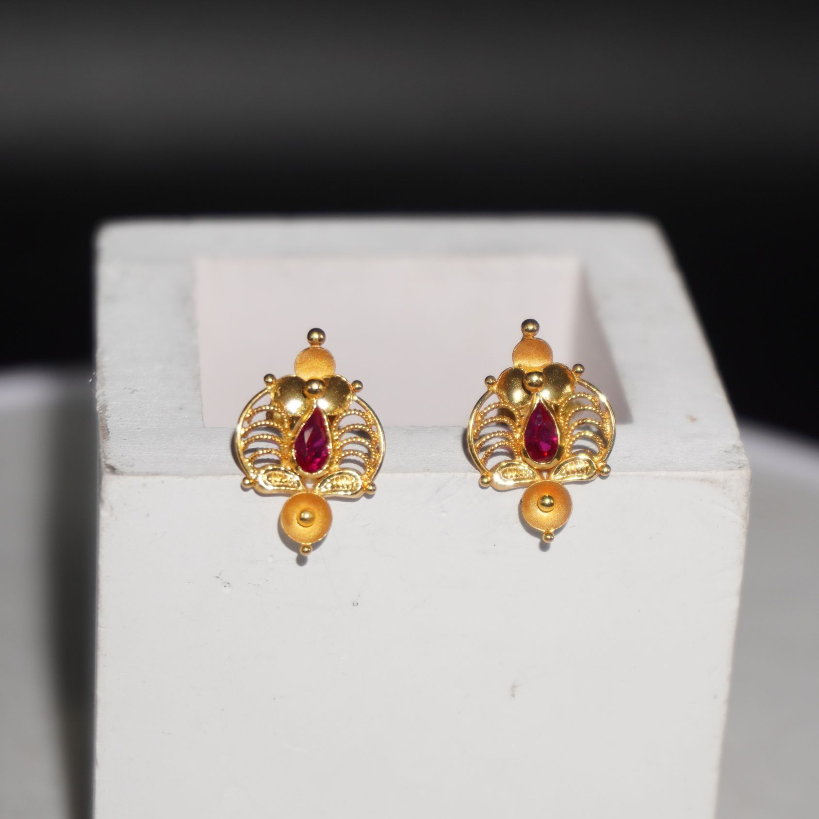 22k Gold Grand Plain Earrings 10R789
