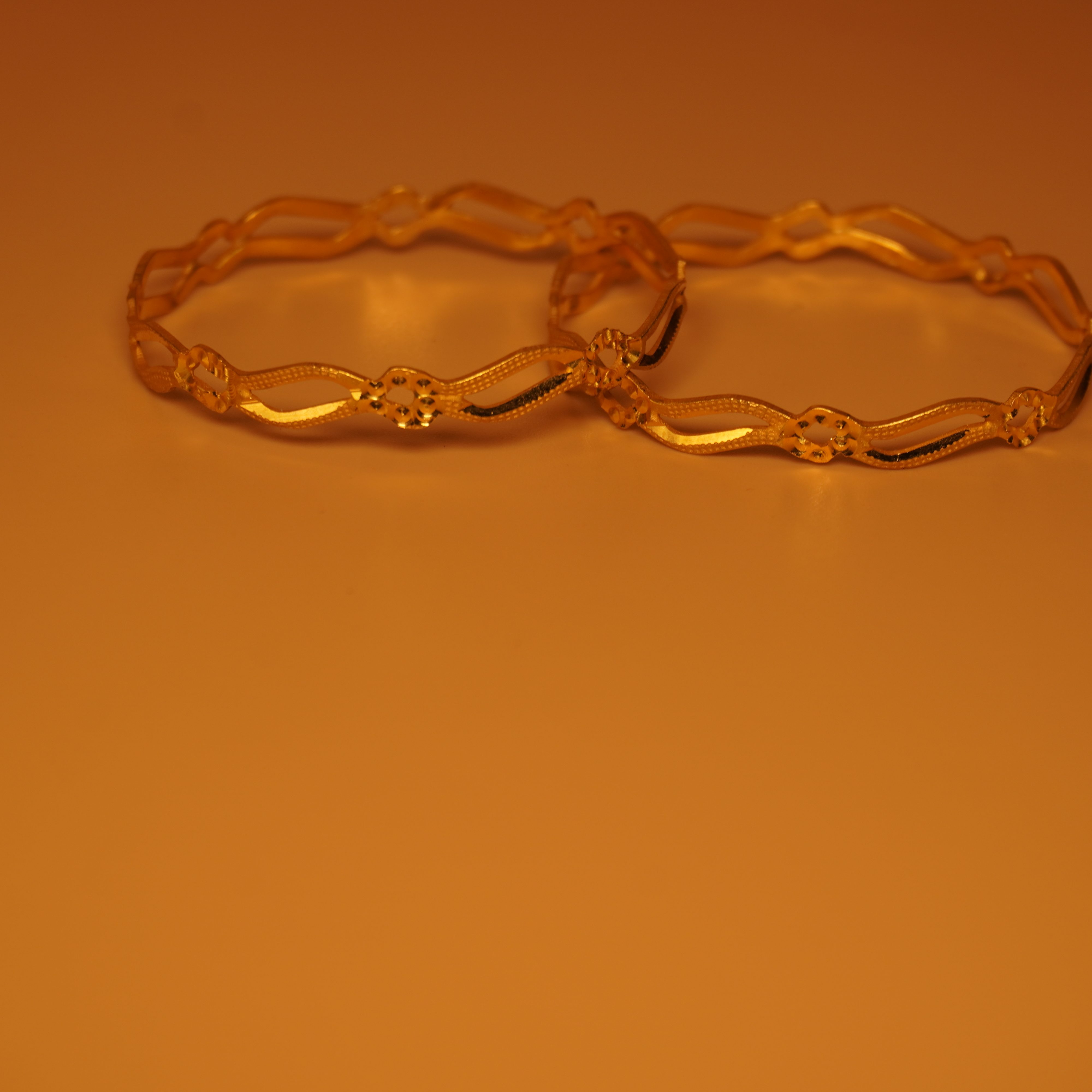 22k Gold Delicate Plain Bangle 26R15