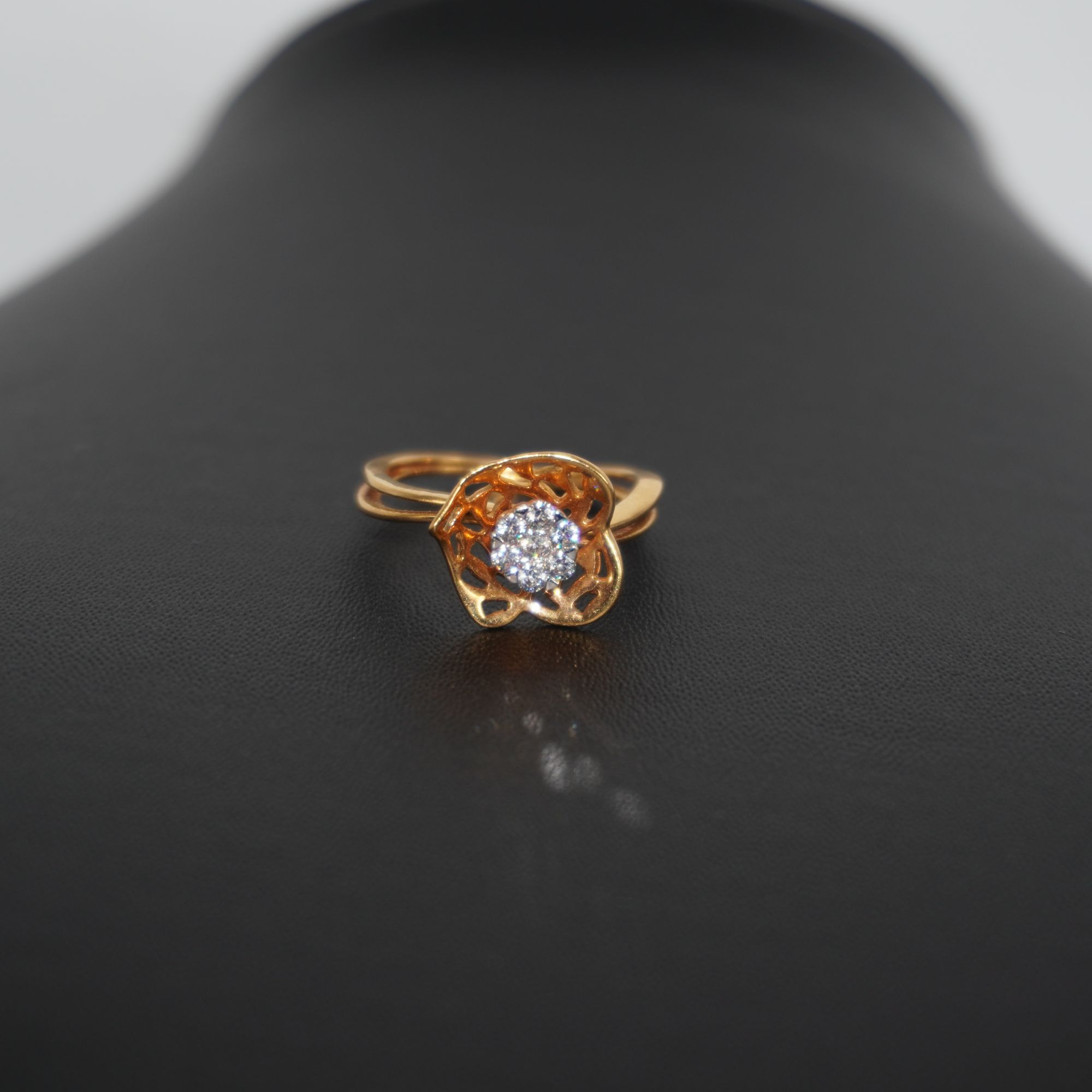 Gold Elegant Design Rings 843R1