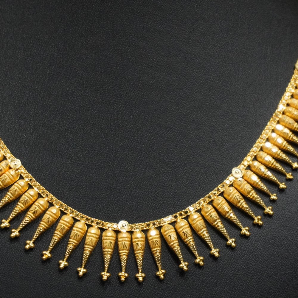 916 Gold Sparkling Necklace 64R218