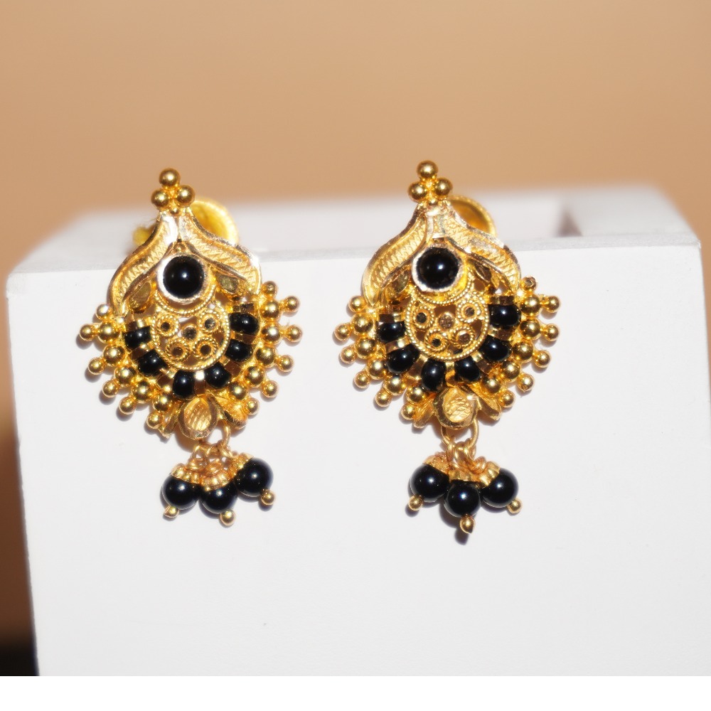 22kt Yellow Black Stone earrings