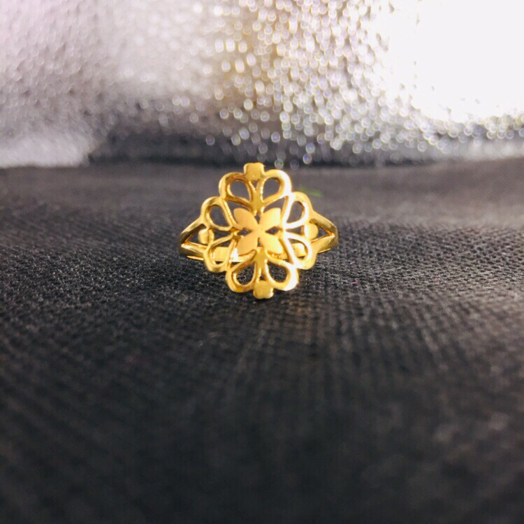 Plain Gold Ladies Fancy Ring
