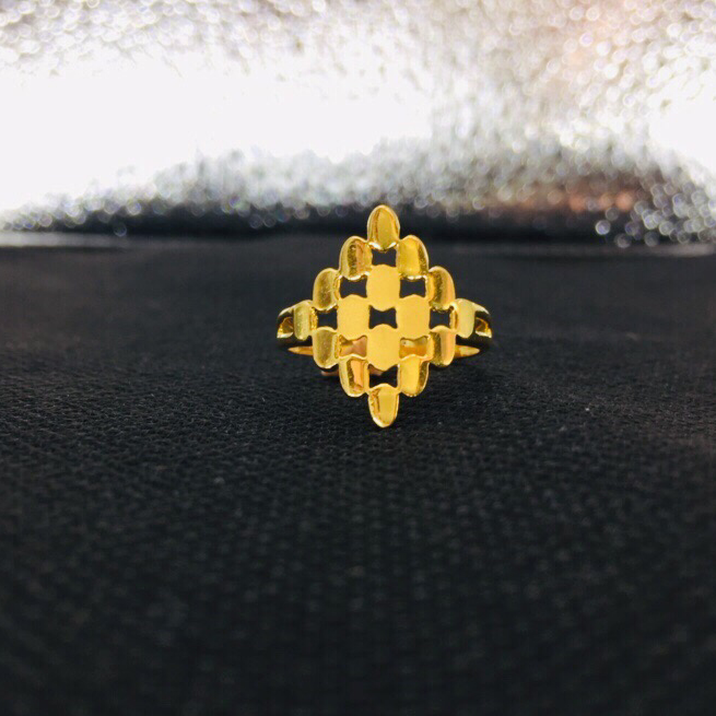 Gold Ladies Fancy Ring