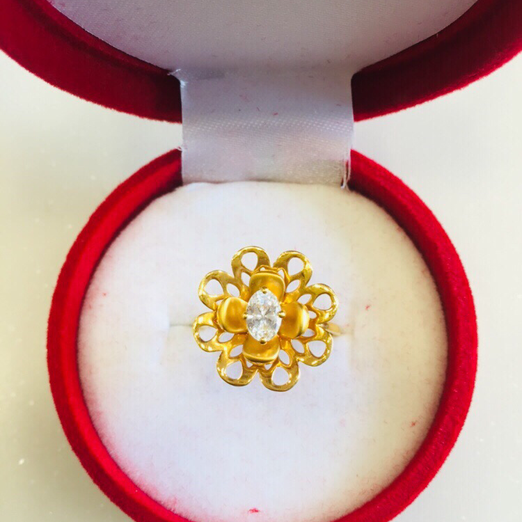 Ladies Gold Fancy Ring