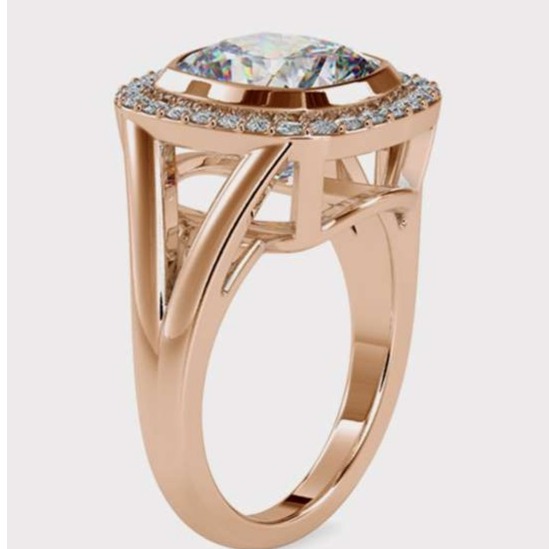 Beautiful engagement ring in diamonds studded in 18k rose gold, gold
