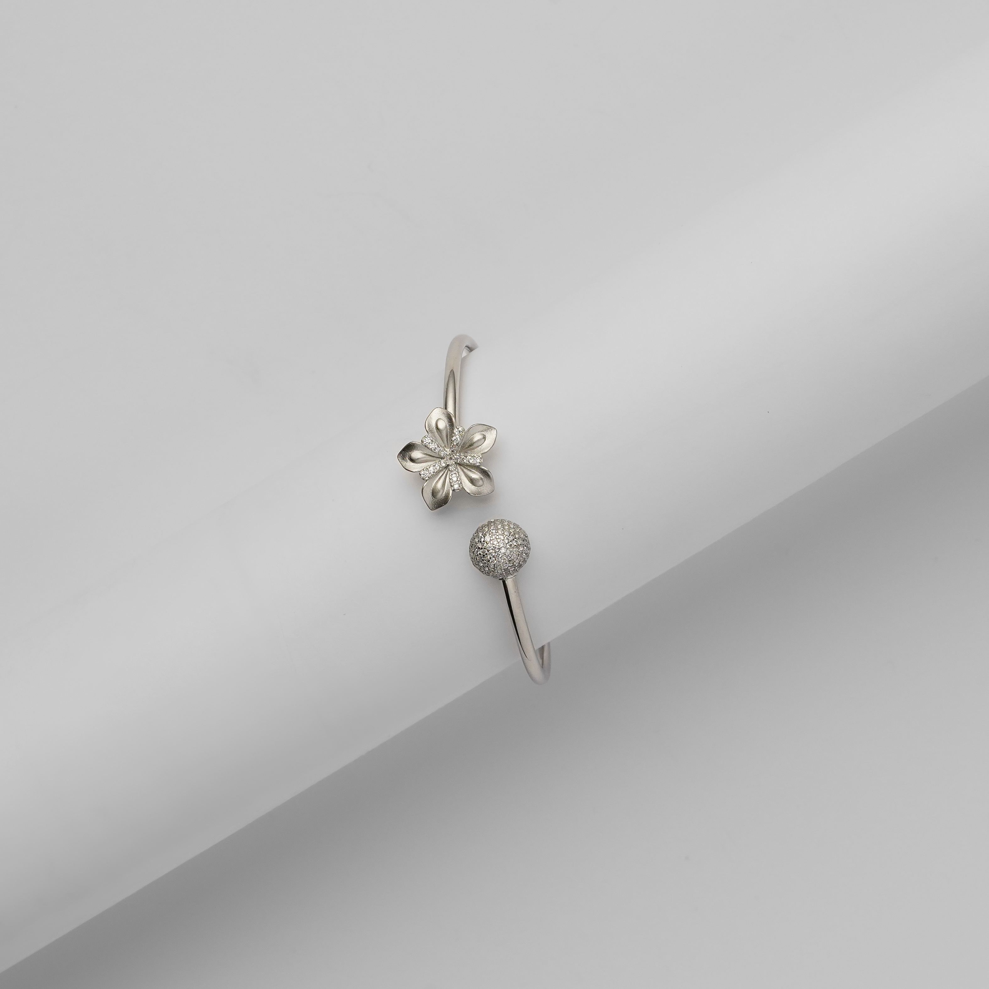 Rositaa Silver Hibiscus Flower Bracelet