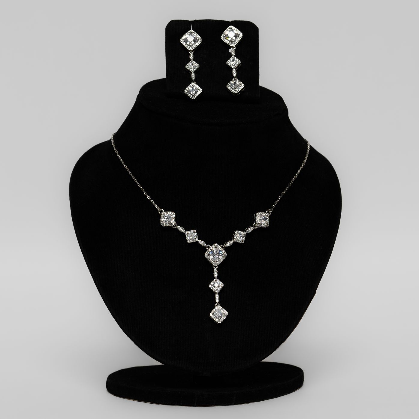 Silver square zircon neckline with earrings