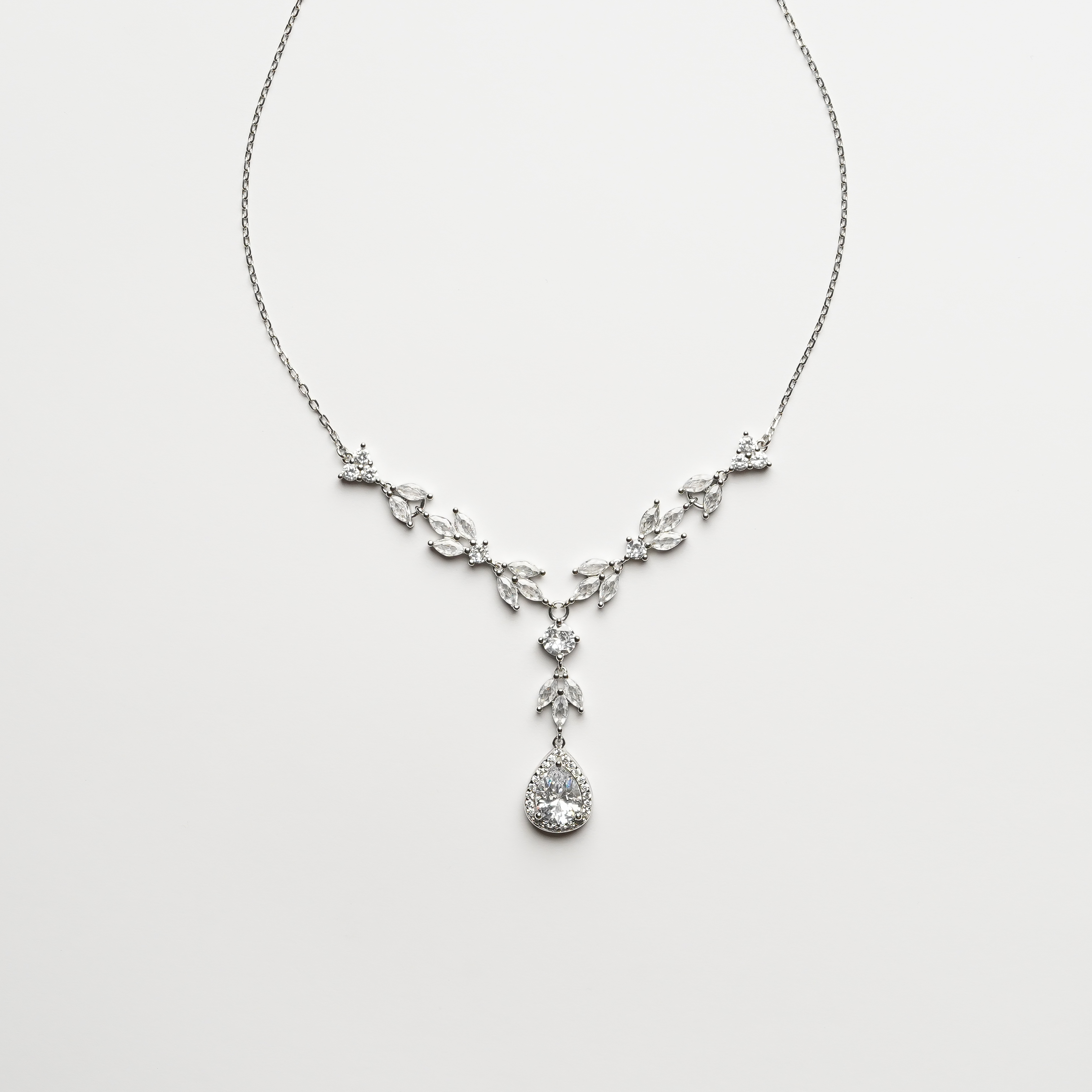 Silver petals neckline with earrings