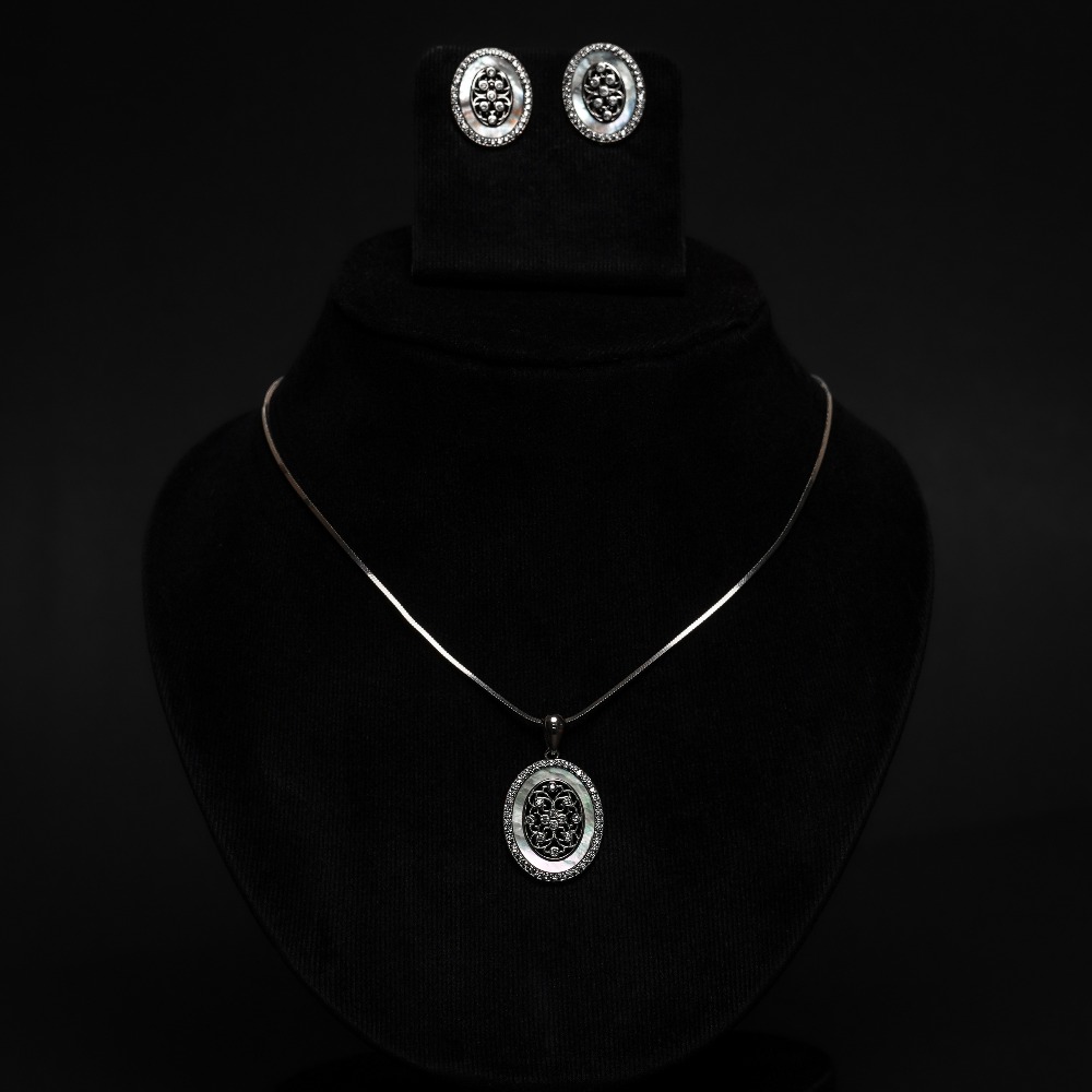 Silver Oval Black & White Zircon Pendant Set