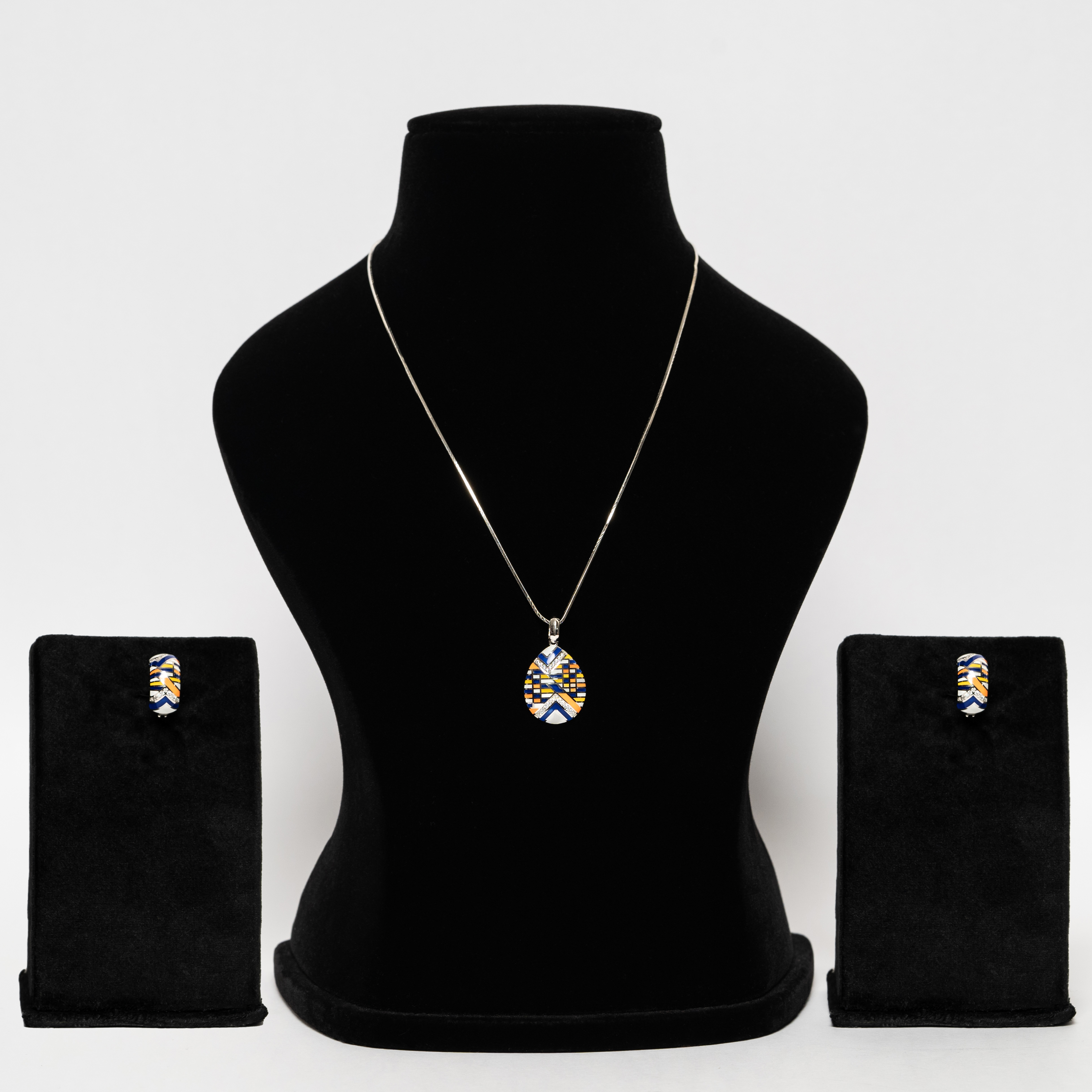 Multicolor Bricked Stylied Pendant Set