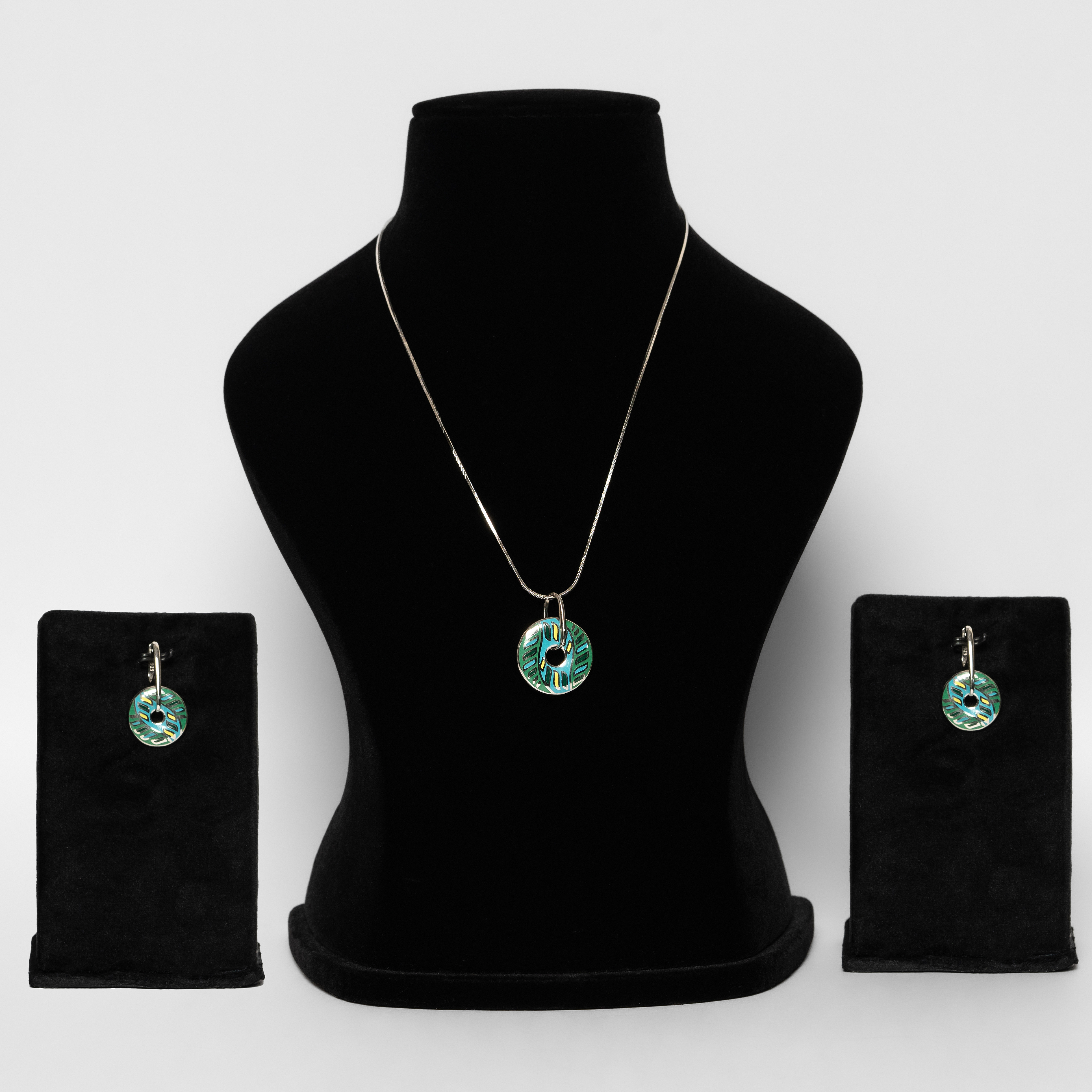 Colorful Round Pendant Set