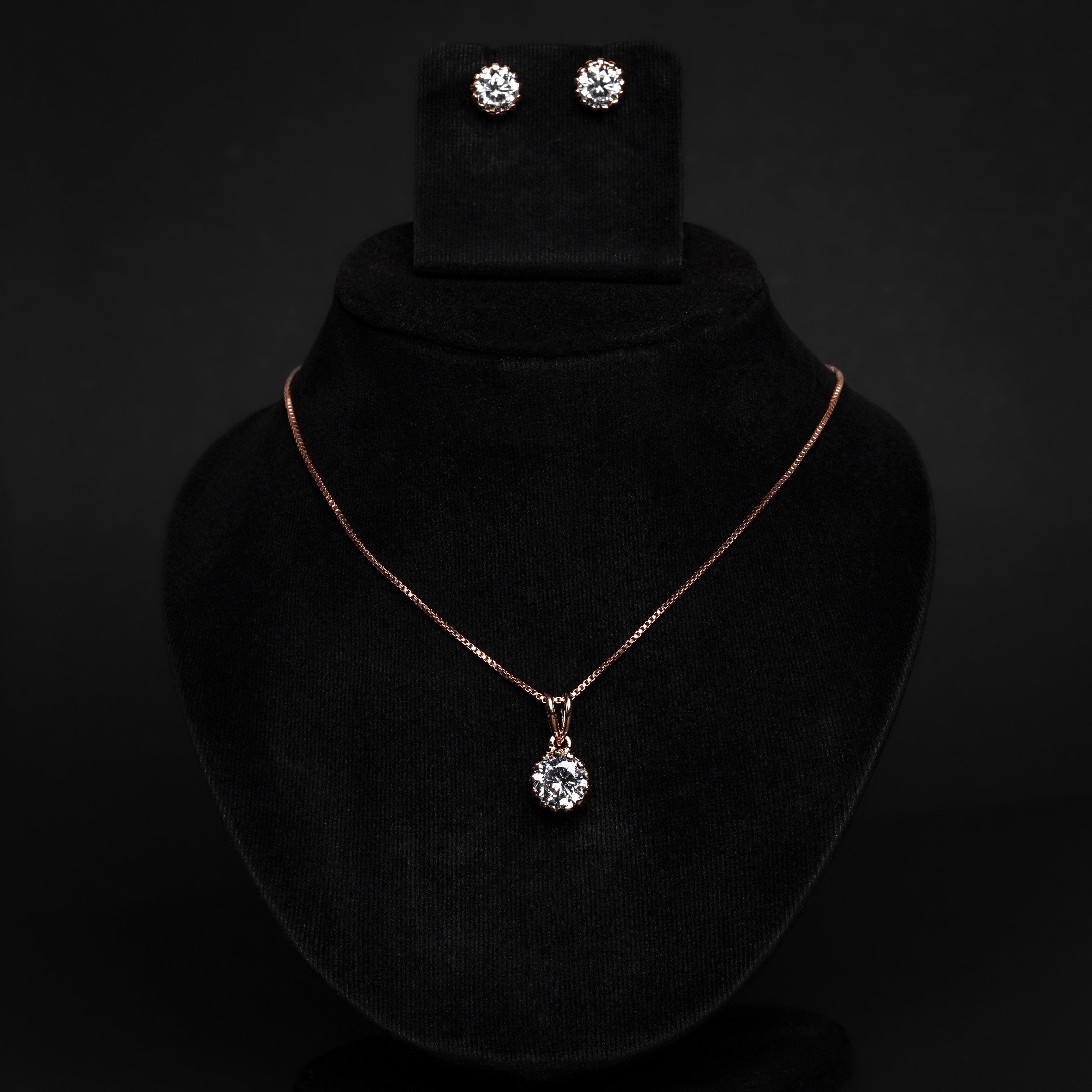 Solitaire Rose Gold Pendant Set.
