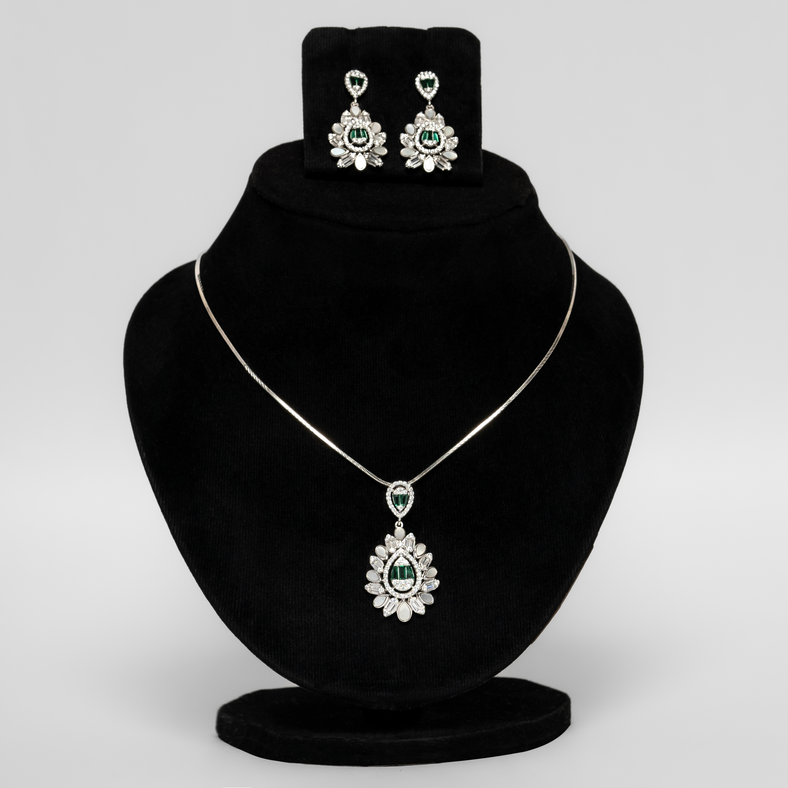 Rositaa Unique Green Stone Pendant Set