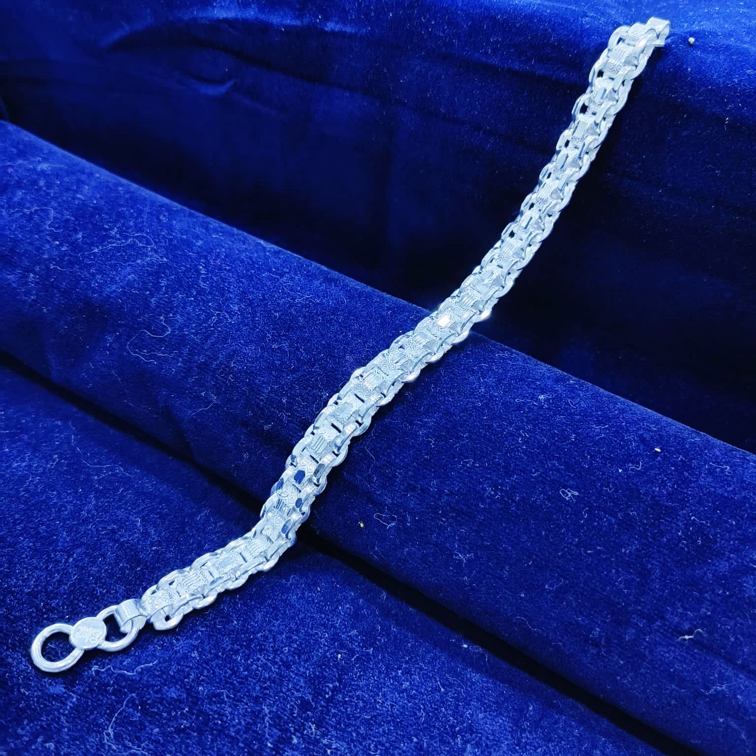 70 K Silver Classic Bracelet
