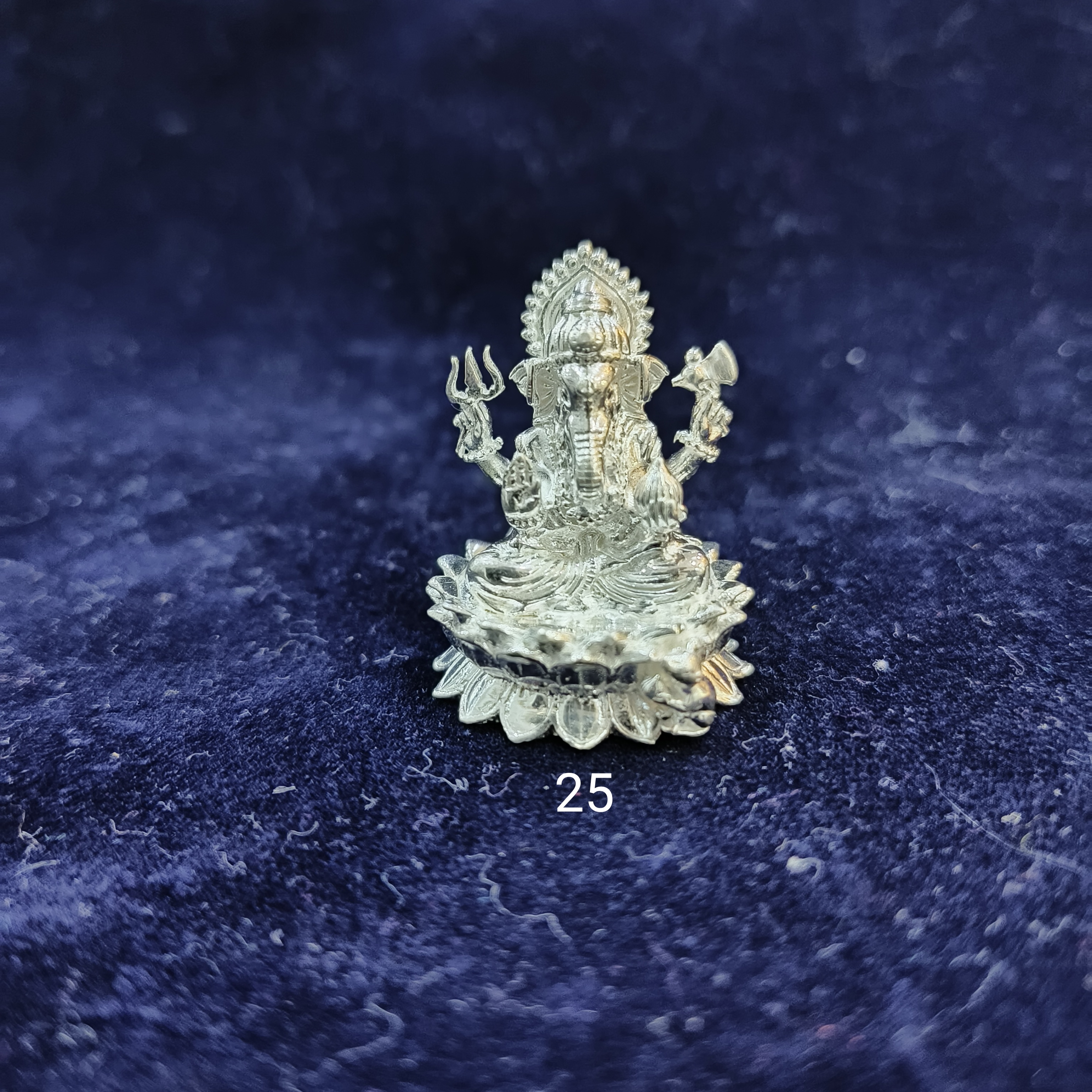 Silver ganpati kamal idol