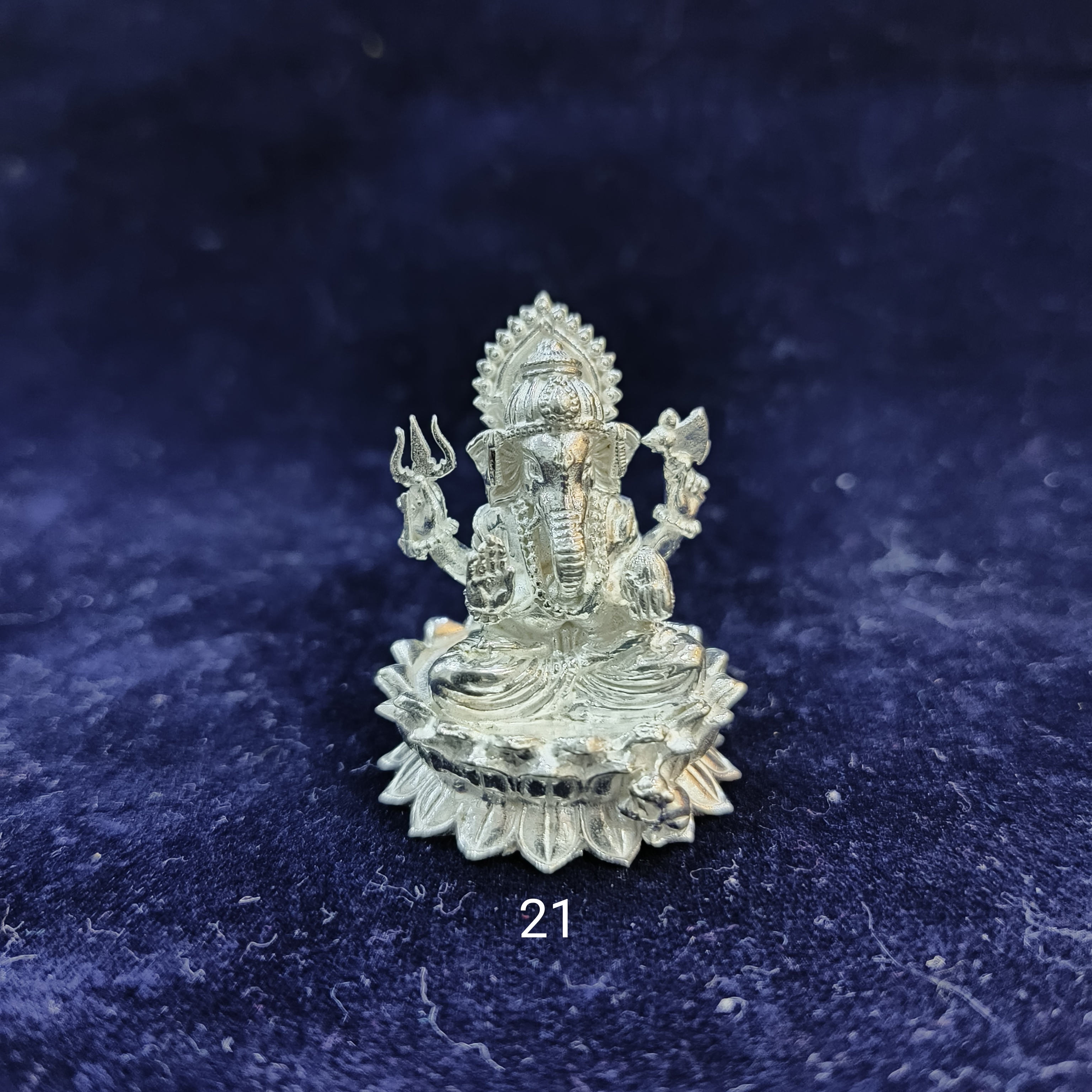 Silver ganpati kamal idol