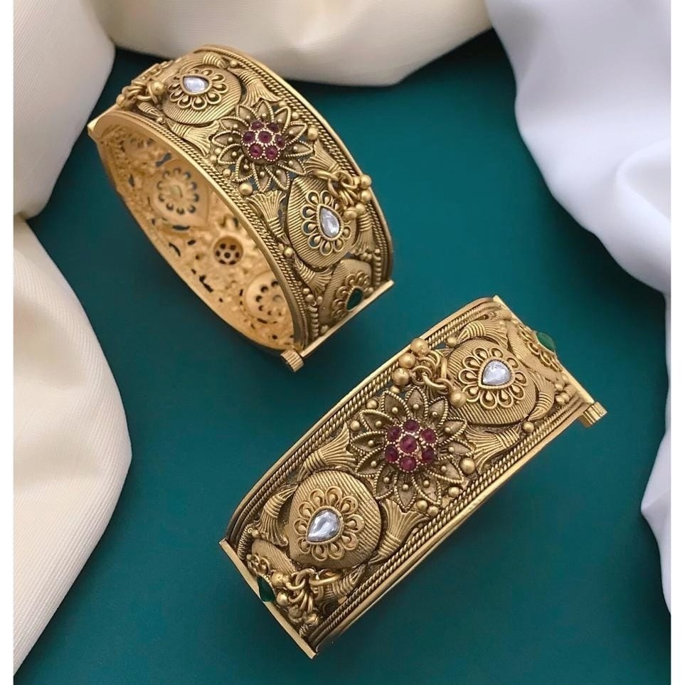 Gold forming graceful kada vcb06