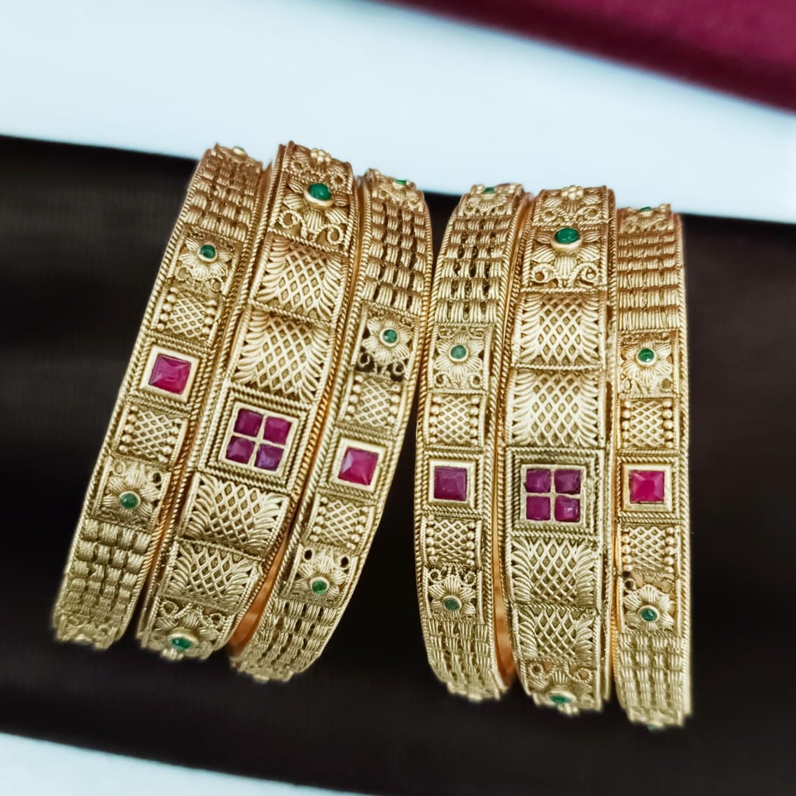 Gold forming unique kada vcb09