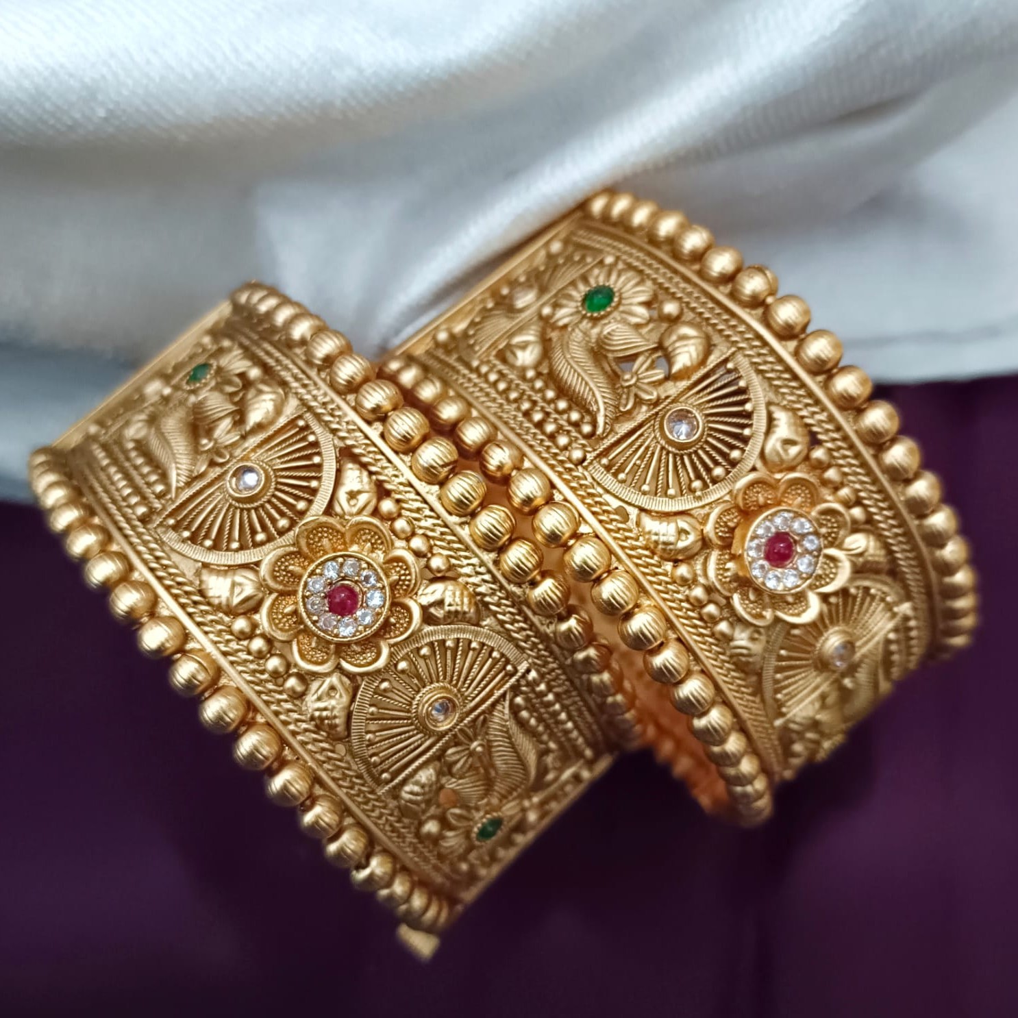 Gold forming trending kada vcb10