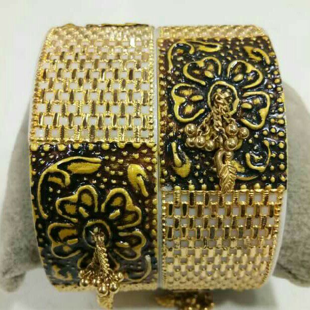 22K/916 Gold Antique Ladies Bangles