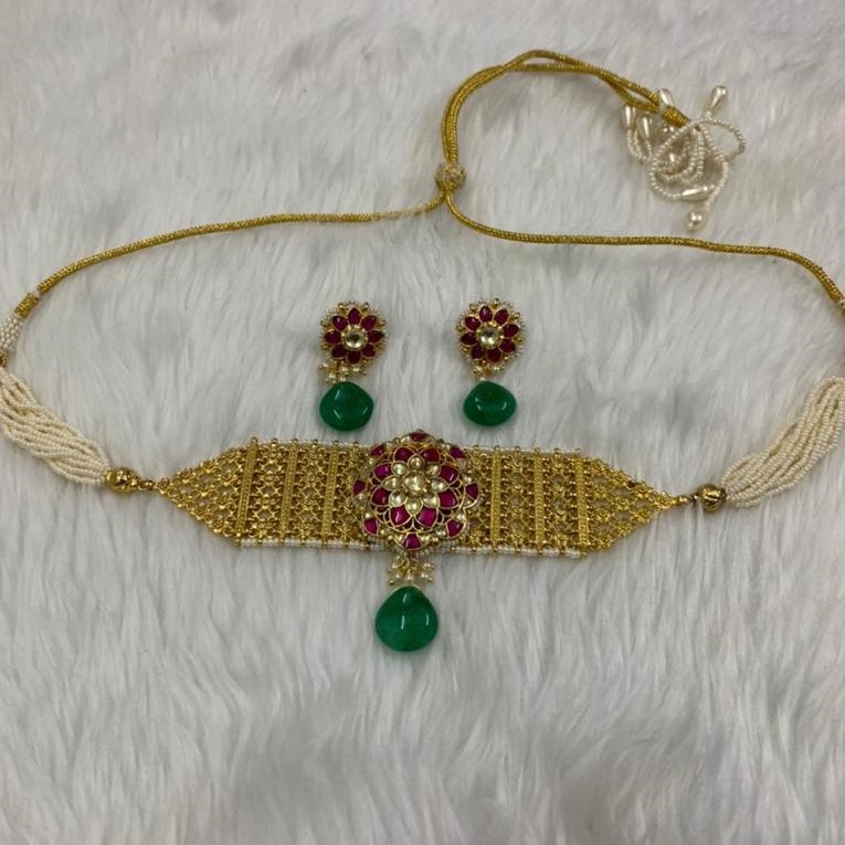 Attractive necklace set