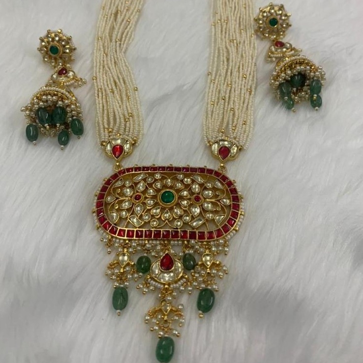 Traditional necklace set