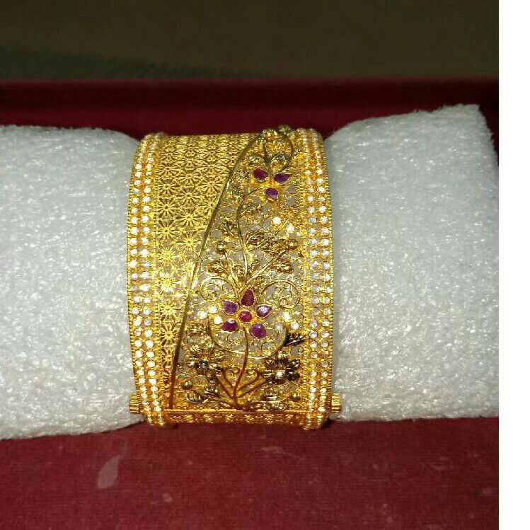 916 Gold Ladies Wedding Special Bangles