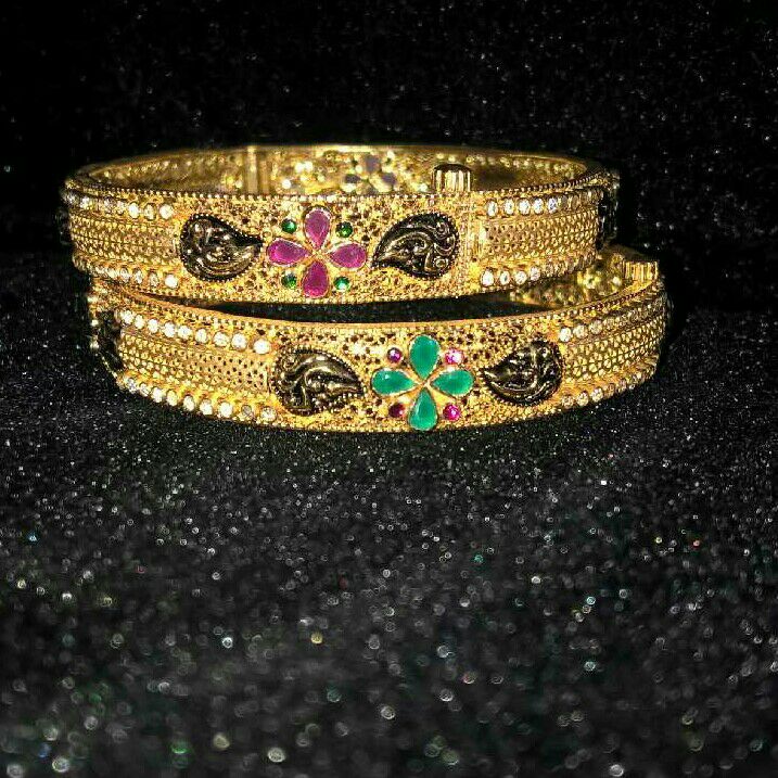 22K Gold Antique Polki Bangle