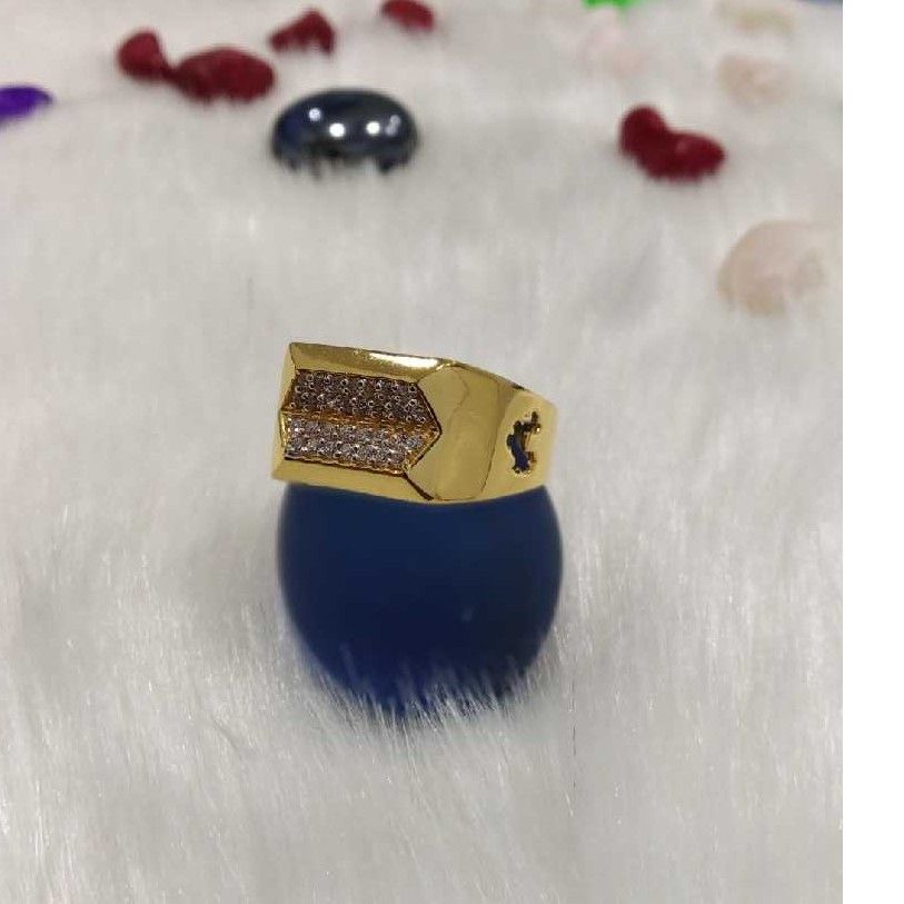 22KT Gold Studded Diamond Ring