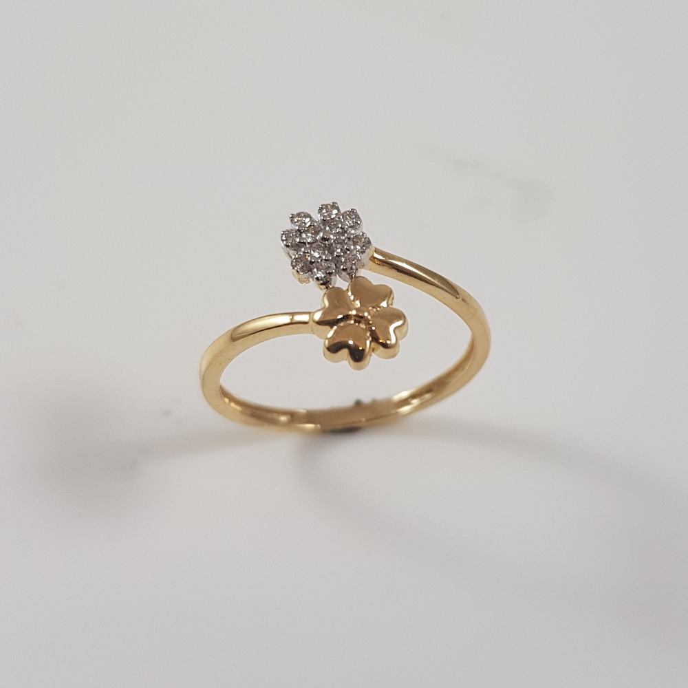 916 Heart Shaped Diamond Ring