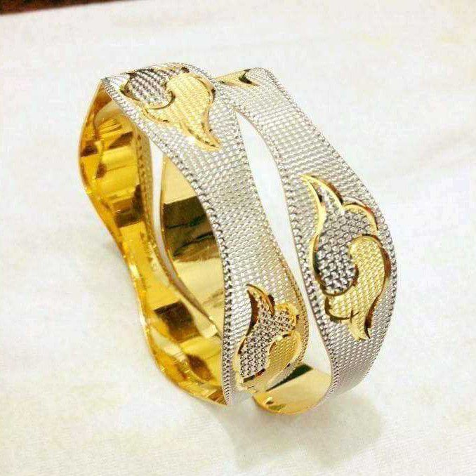 916 Gold CNC Stylish Bangles