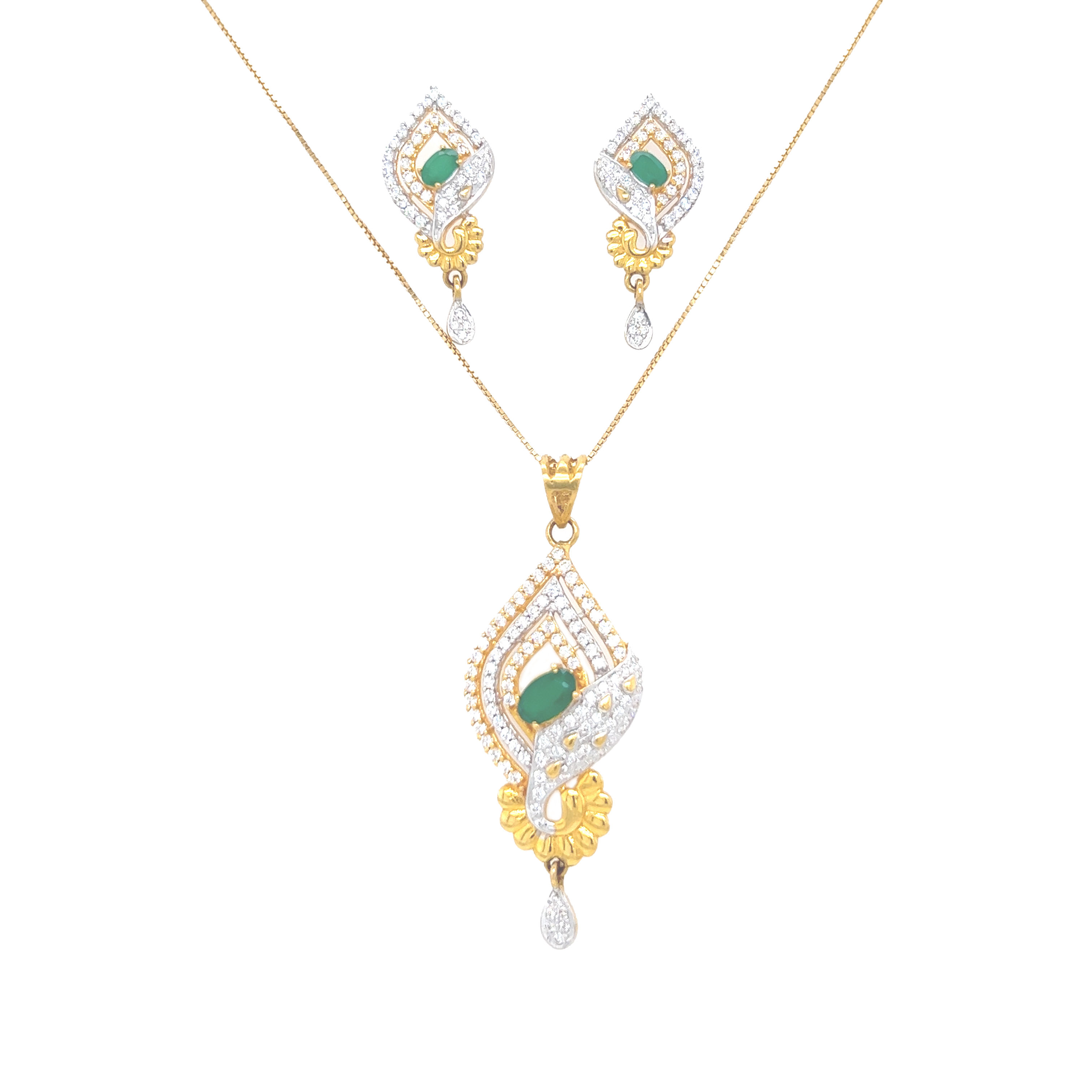 Glamorous Sparkling Diamond Pendant And Earrings Set