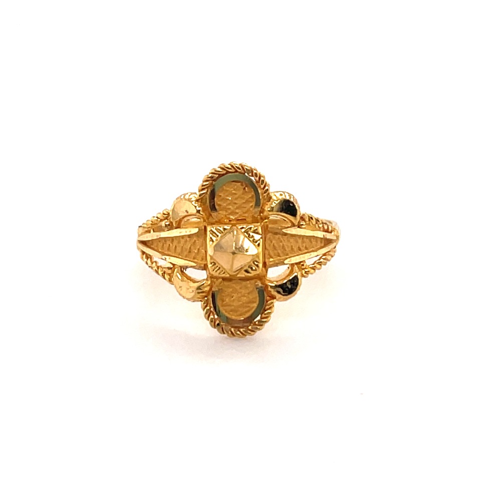Impressive gold ring