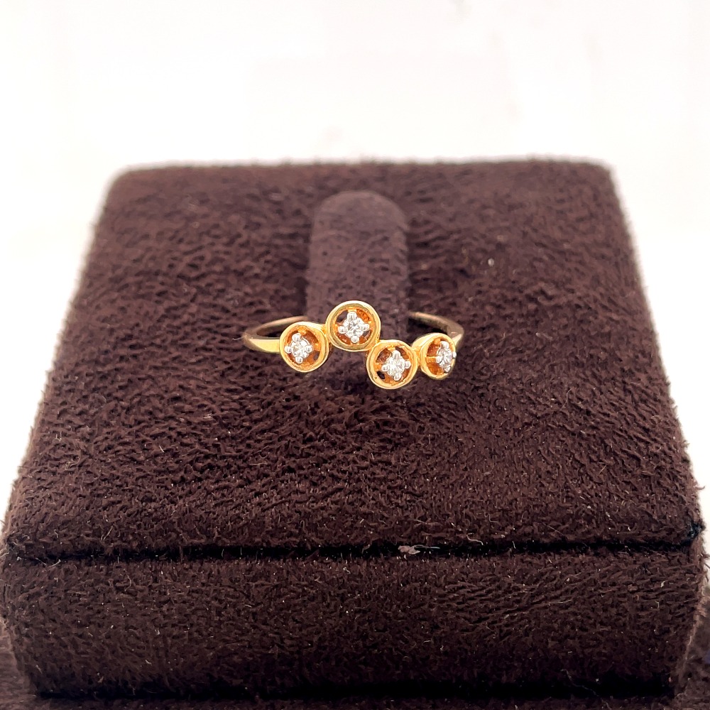 Ella Wavy Diamond Ring