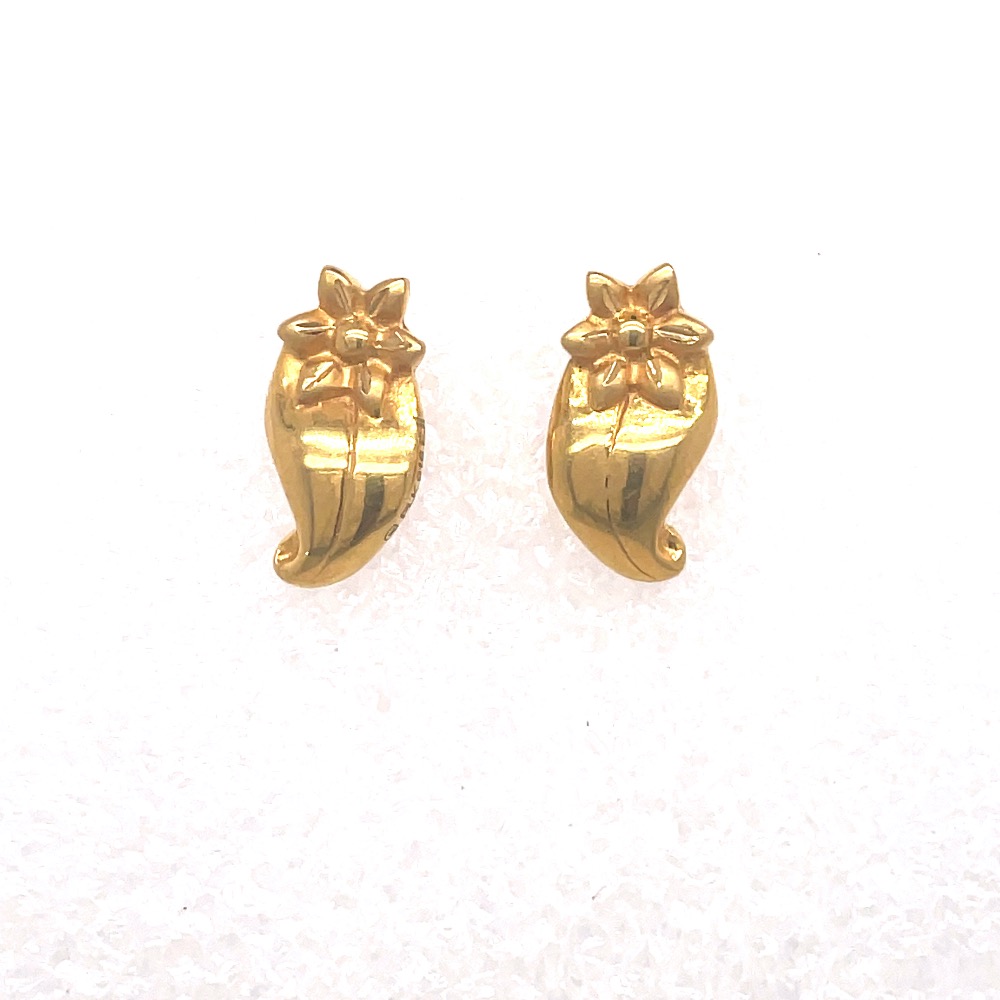 Majestic flower stud earring