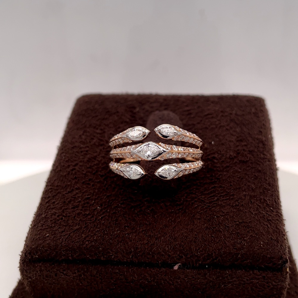 Elegant diamond ring