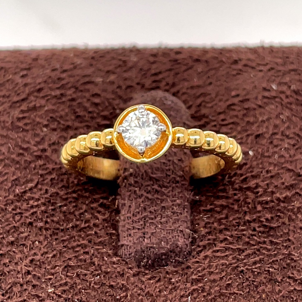 Elegant diamond ring