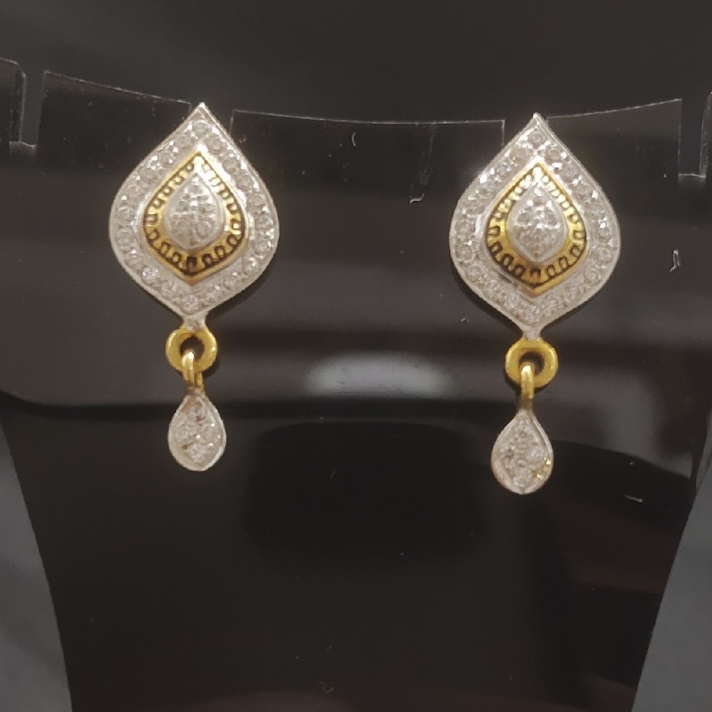 916 HM CERTIFIED GOLD FANCY DESIGN DIAMOND LADIES EARRINGS