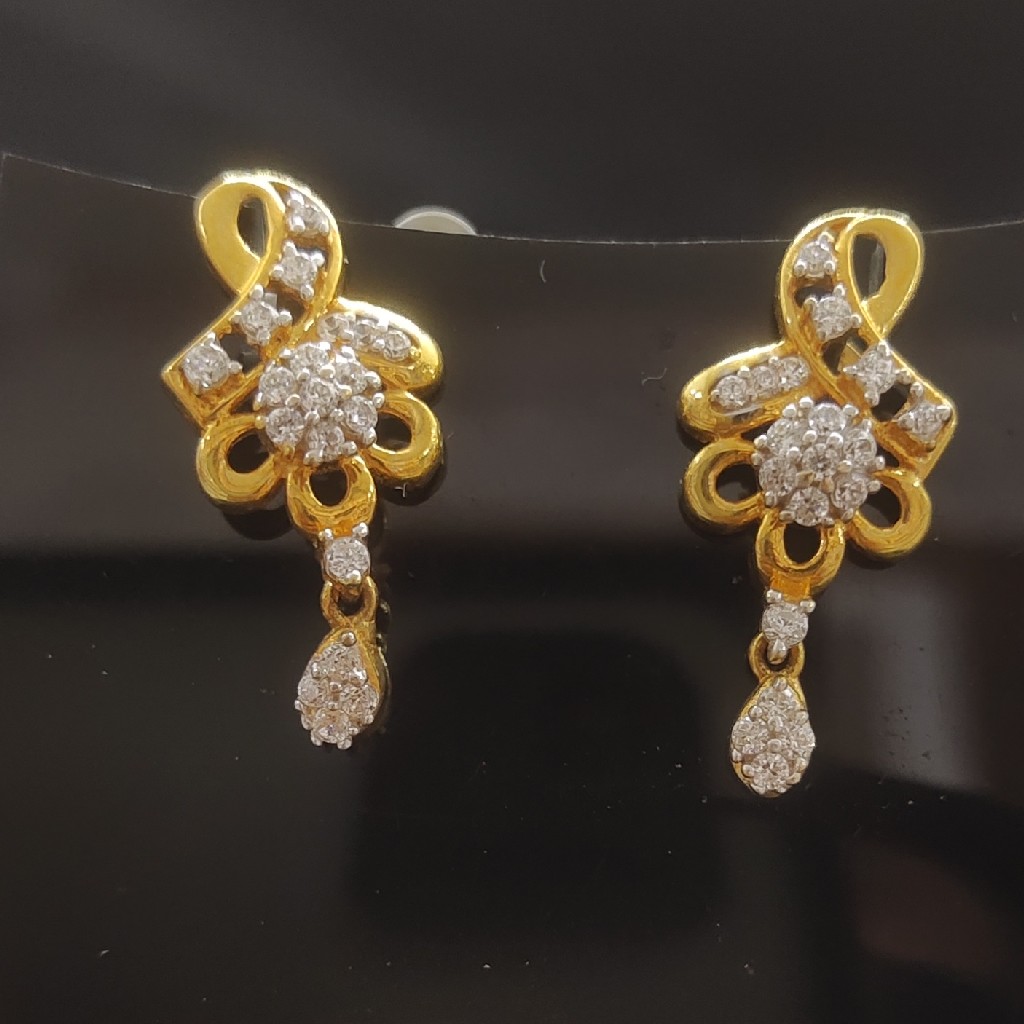 916 HM CERTIFIED GOLD FANCY DESIGN DIAMOND LADIES EARRINGS