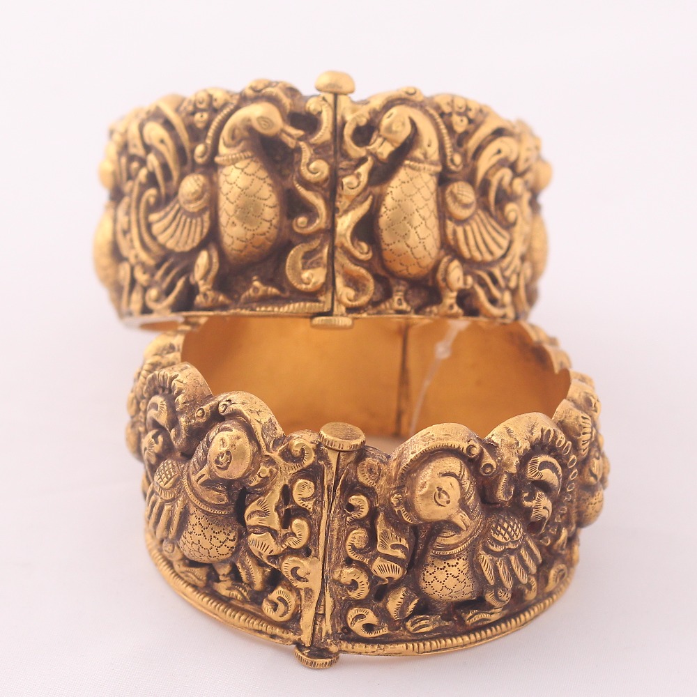22K Gold Traditional Attractive Kada ( Pieces )