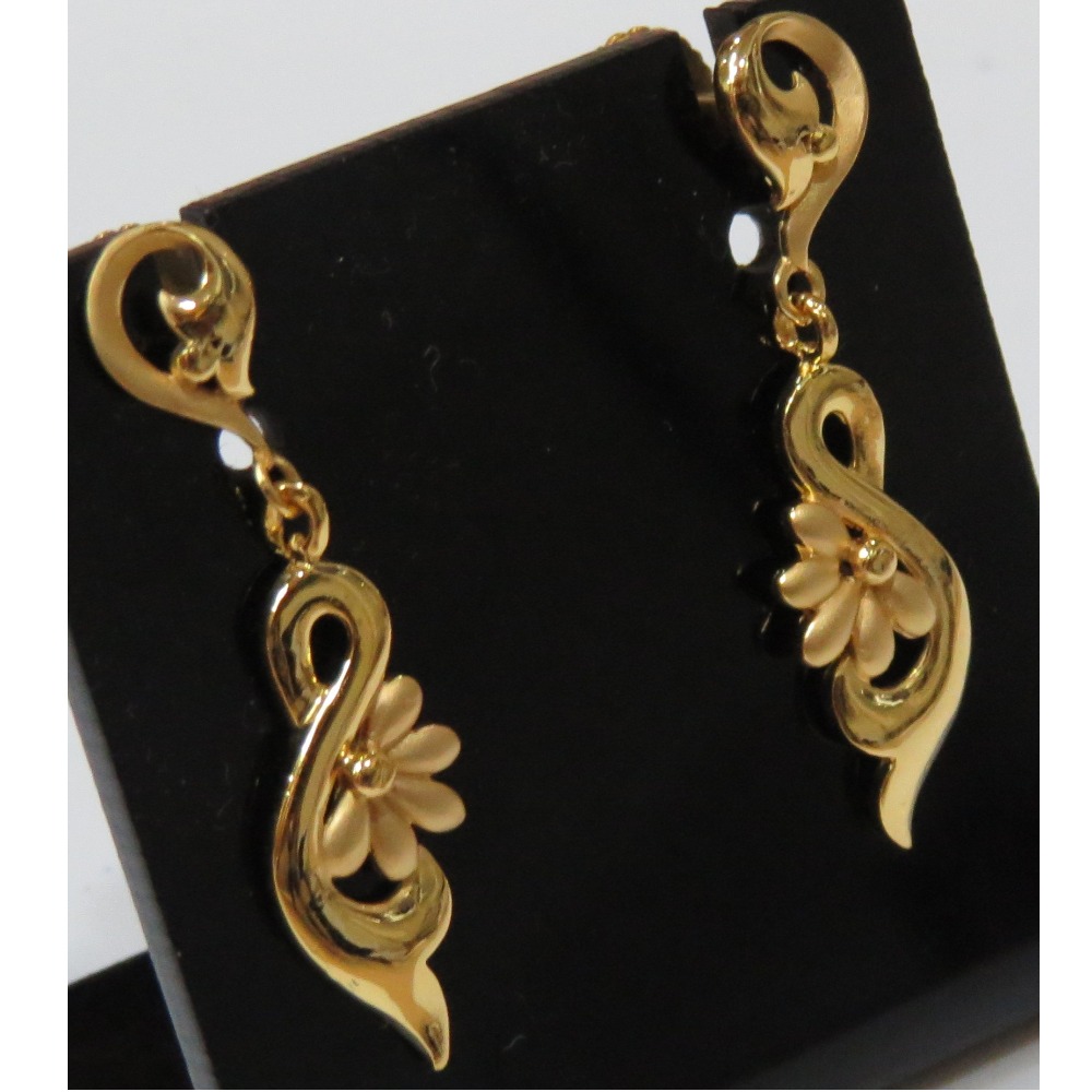 22kt plain gold classic casting earring hanging for women
