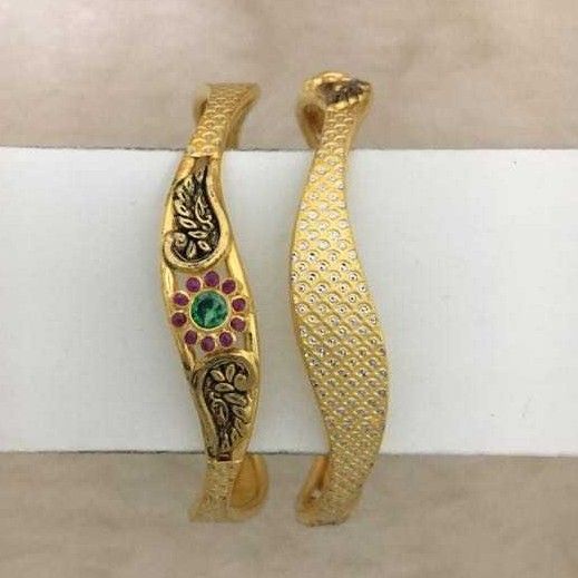 916 Exclusive Gold Ladies Bangles
