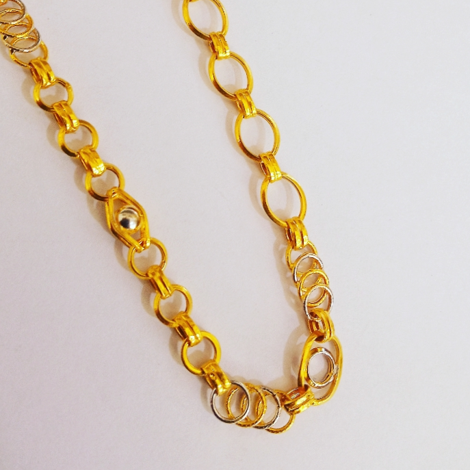 Stylish gold chain for gents