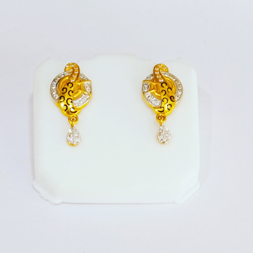gold earrings for girls and women