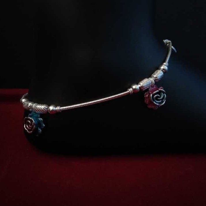 Unique Silver Modern Rose Payal