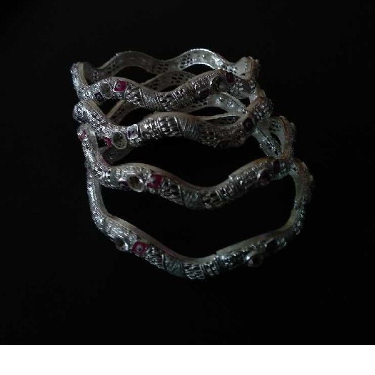Silver Casting Zig Zag Attractive Stone Kada