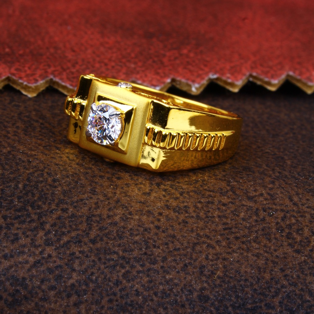 gold square round diamond Ring 133